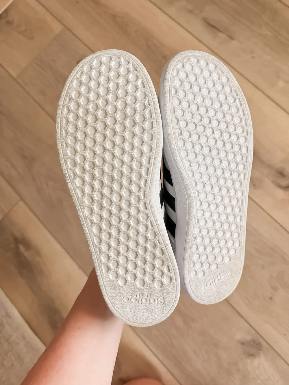 ADIDAS KIDS GRAND COURT 2.0 BLACK AND WHITE SNEAKERS SIZE 5